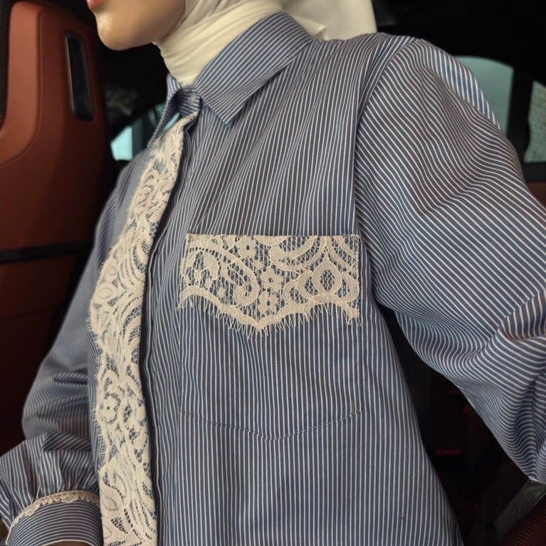 House of Syaira Auren Shirt - Kemeja Wanita Katun Stripe Renda Exclusive Loose Fit Elegan