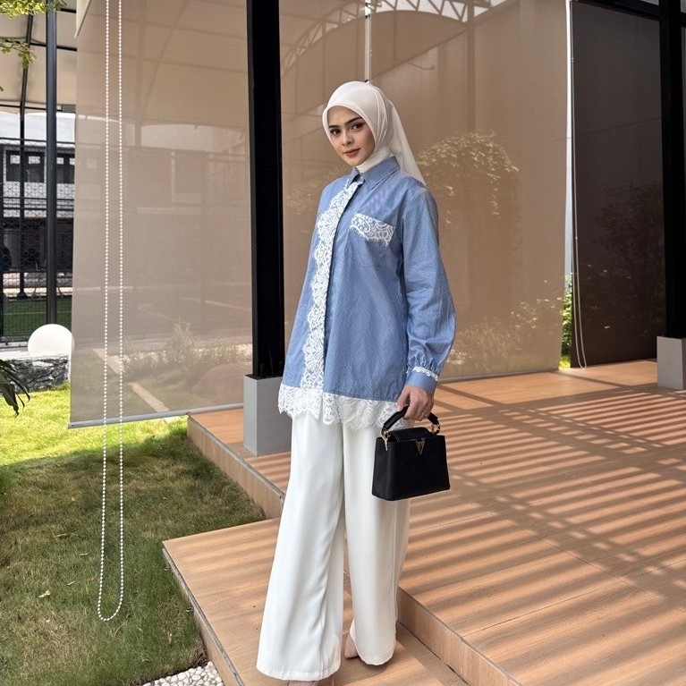 House of Syaira Auren Shirt - Kemeja Wanita Katun Stripe Renda Exclusive Loose Fit Elegan