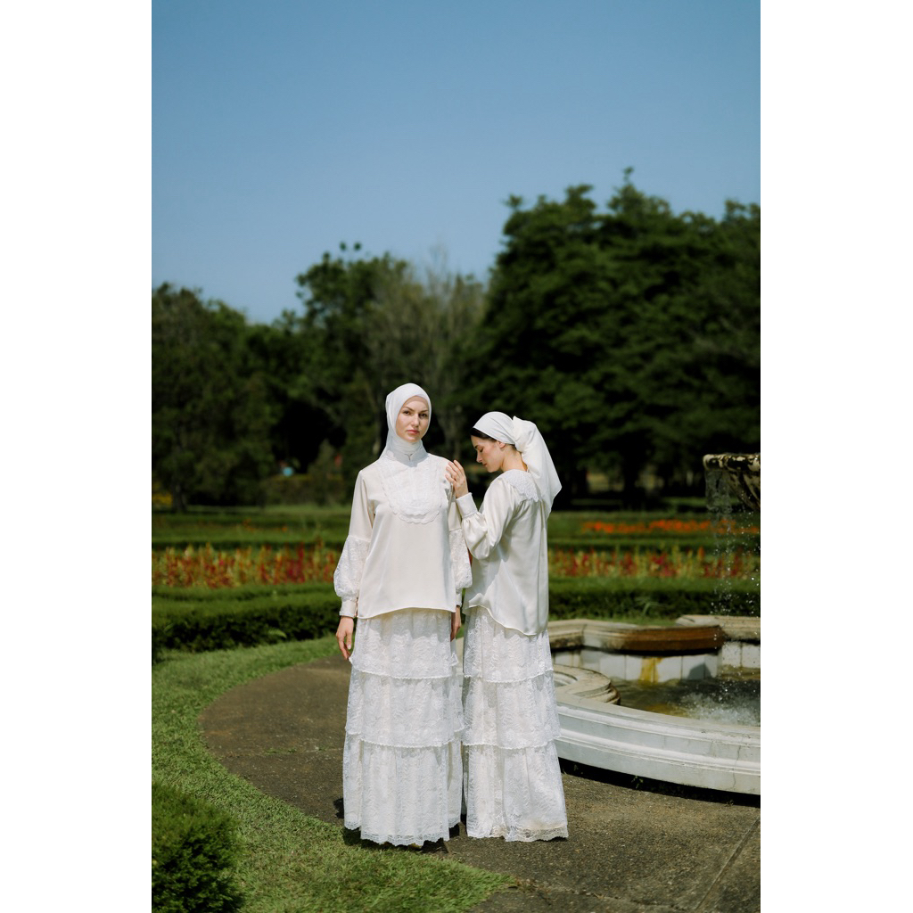 House of Syaira Larose Blouse IFW Series – Blouse Wanita Silk Premium Renda & Chantilly