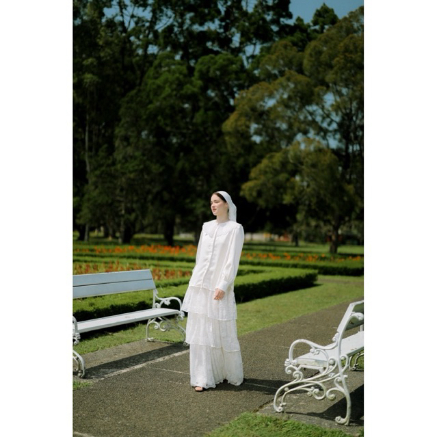 House of Syaira Lysea Shirt IFW Series – Blouse Wanita Silk Premium Kerah Renda Elegant Modest