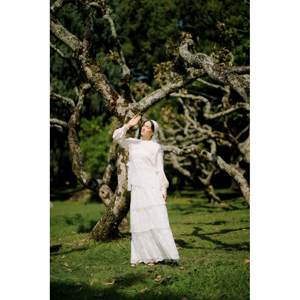 House of Syaira Rosalie Outer IFW Series – Outer Apron Wanita Brokat Embroidery Payet Exclusive