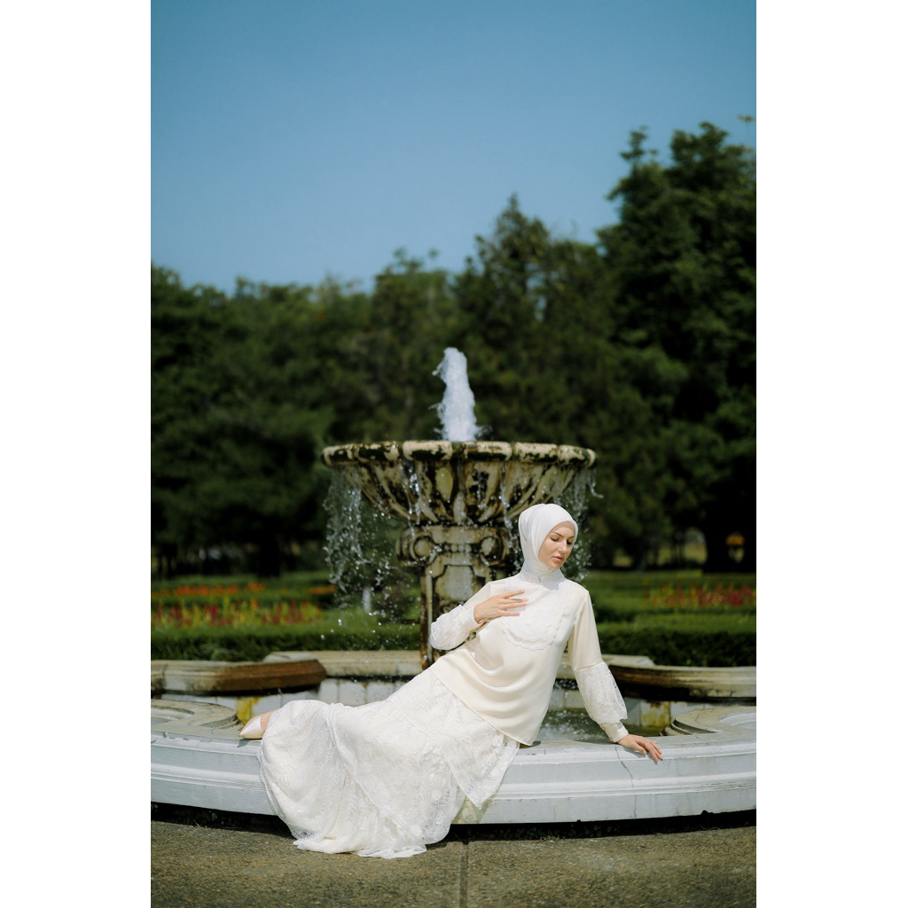 House of Syaira Larose Blouse IFW Series – Blouse Wanita Silk Premium Renda & Chantilly