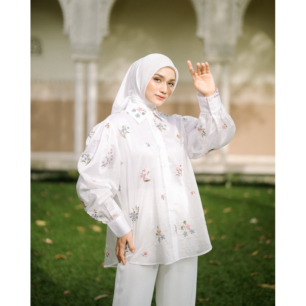 House of Syaira Yara Blooming Shirt - Kemeja Wanita Bordir Floral Lengan Puff Elegan