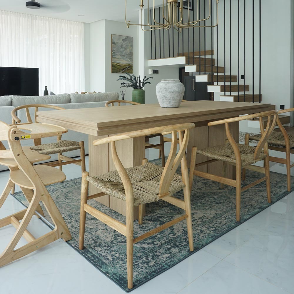 Meja Makan by alfahomedecor