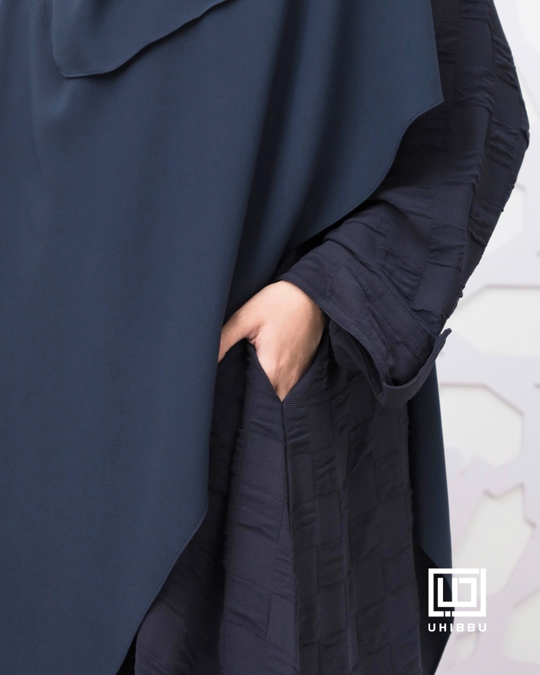 UHIBBU Maysa Square Loose Texture Abaya