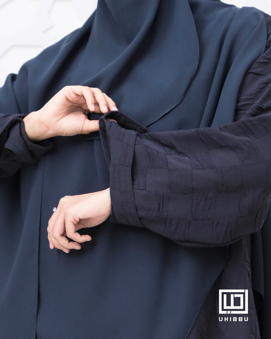 UHIBBU Maysa Square Loose Texture Abaya