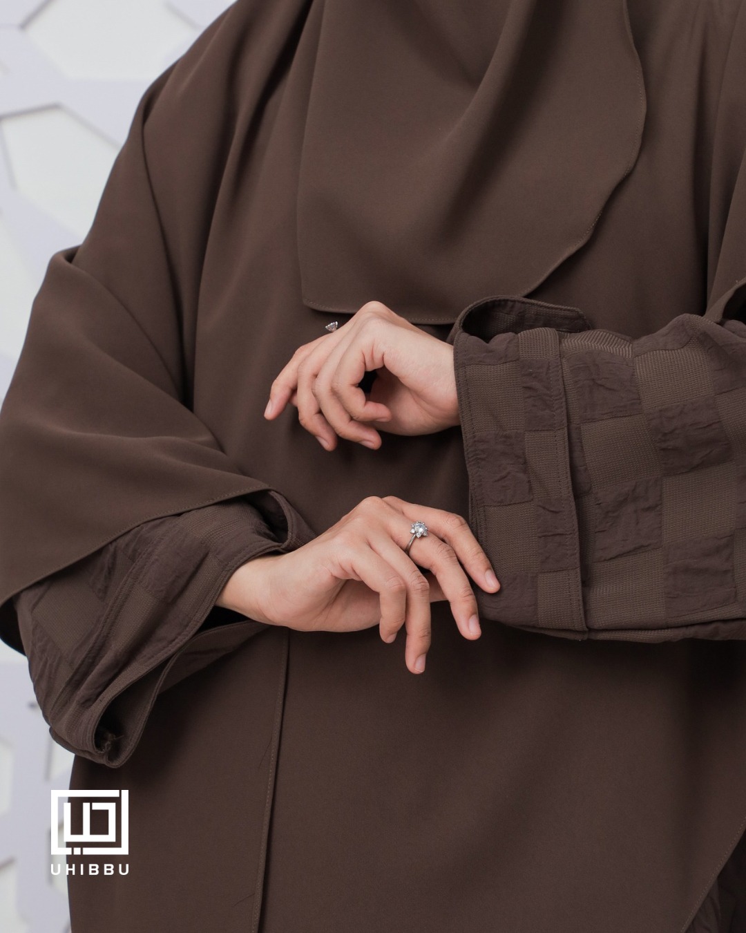UHIBBU Maysa Square Loose Texture Abaya