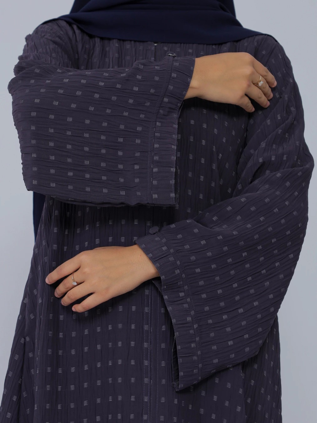 UHIBBU QIRA Loose Texture Abaya