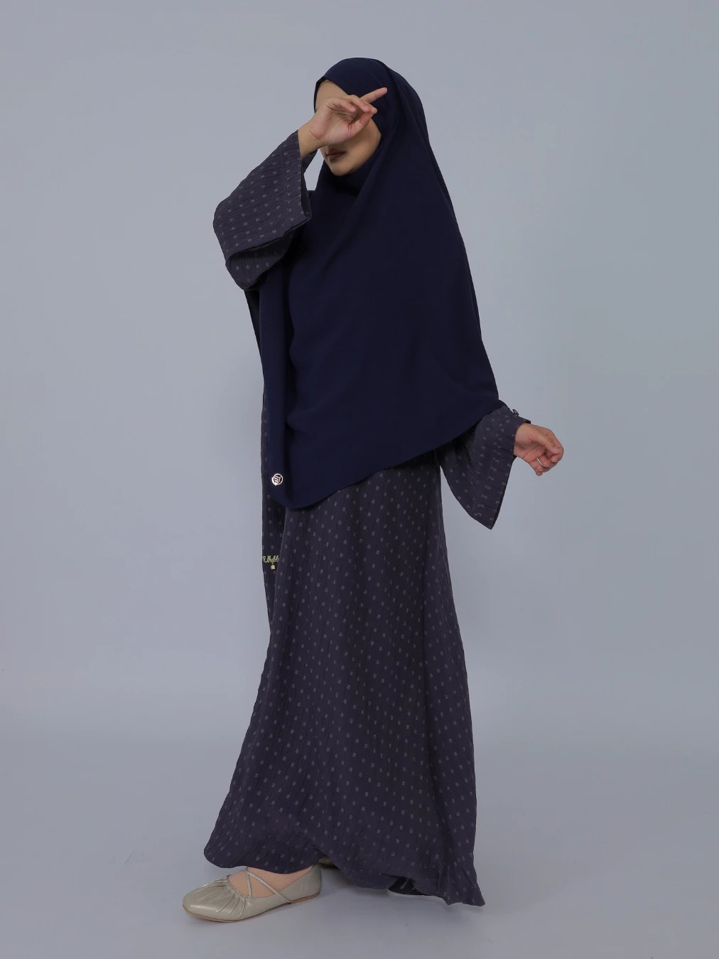 UHIBBU QIRA Loose Texture Abaya