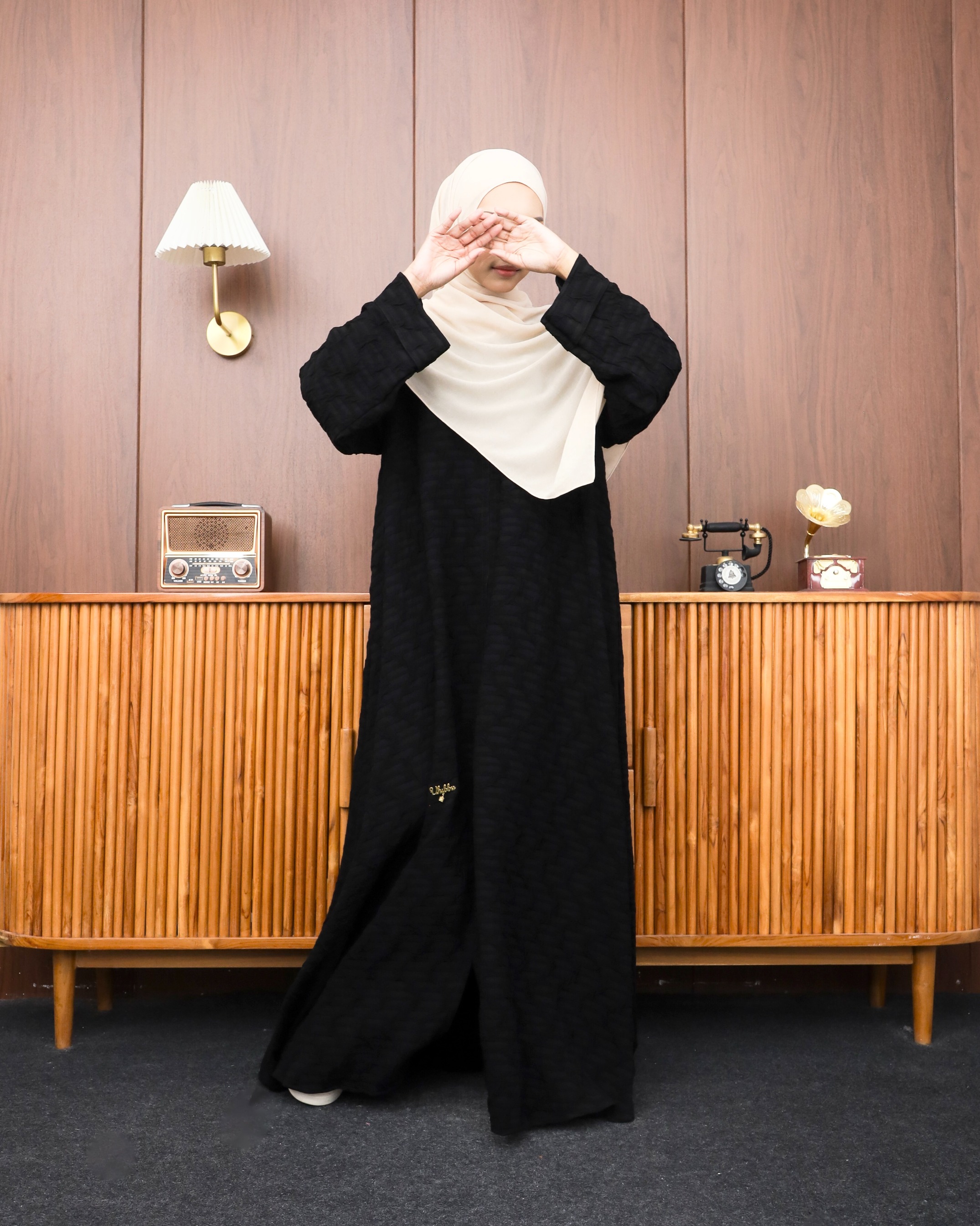 UHIBBU Maysa Airy Loose Texture Abaya
