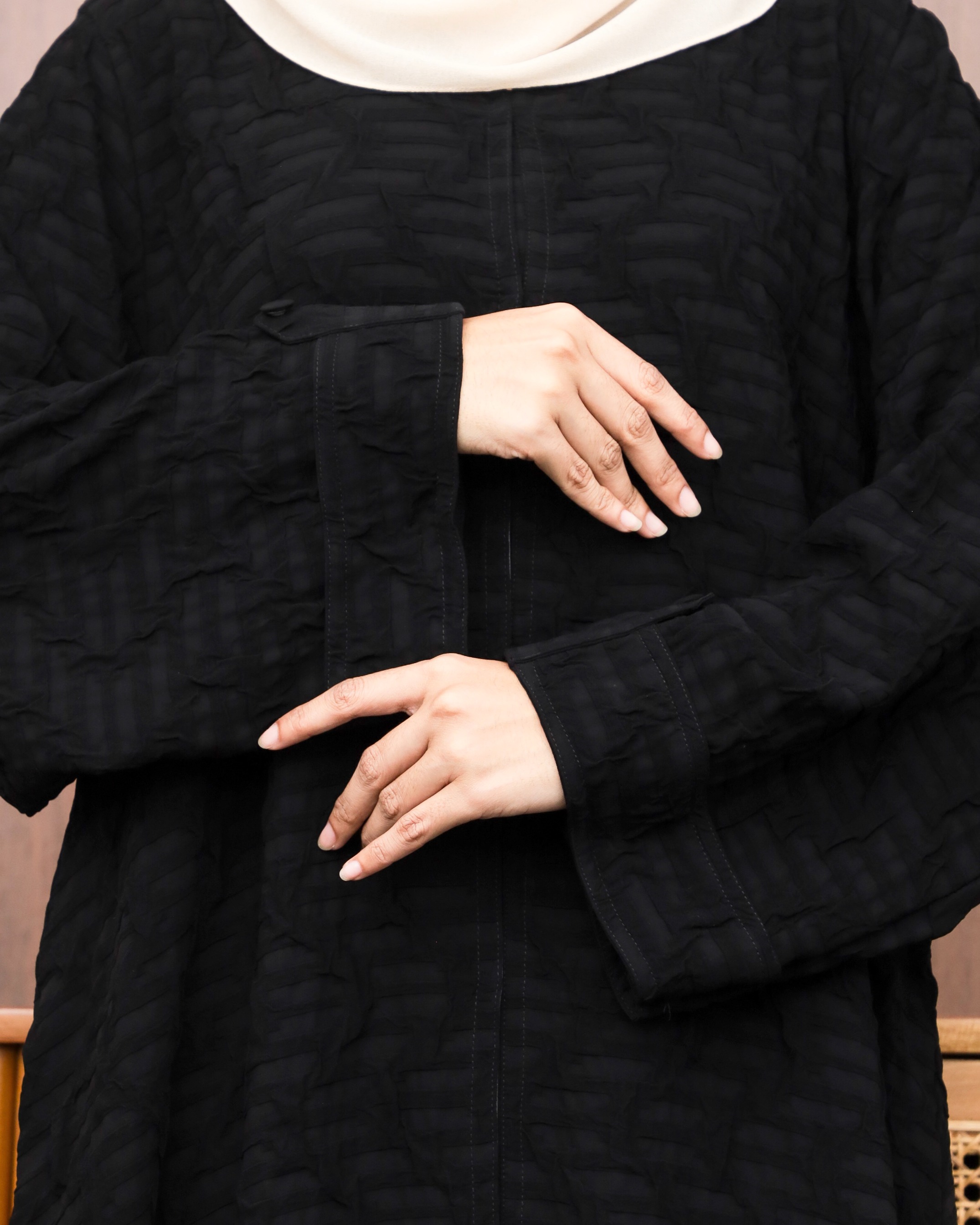 UHIBBU Maysa Airy Loose Texture Abaya