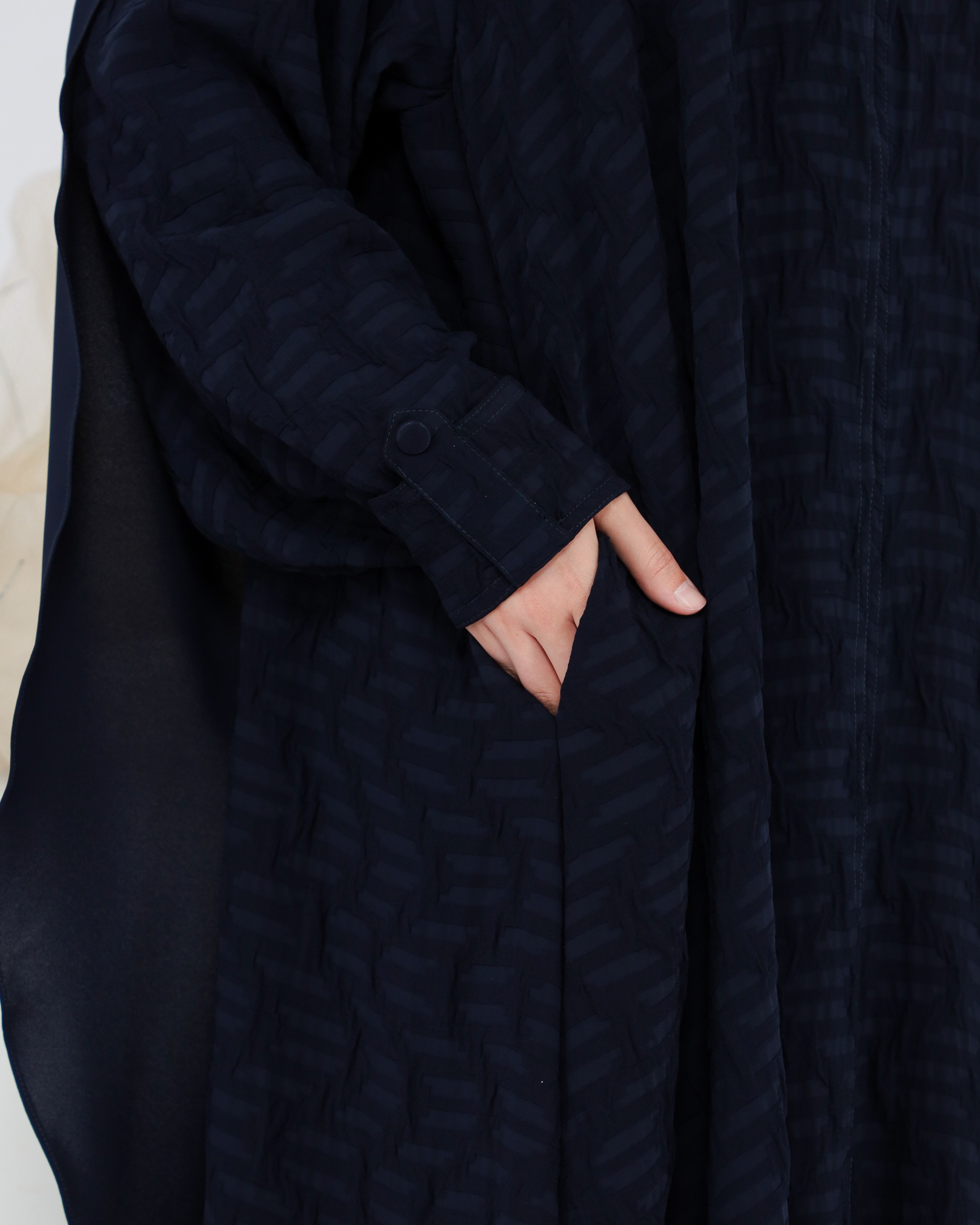 UHIBBU Maysa Airy Loose Texture Abaya