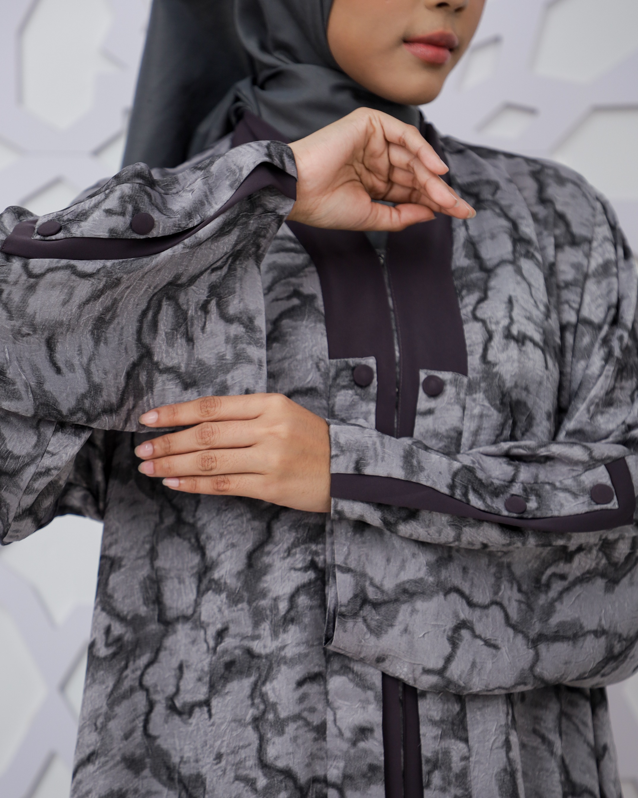 Uhibbu Abaya Sarah - Textured Crashed Polyester