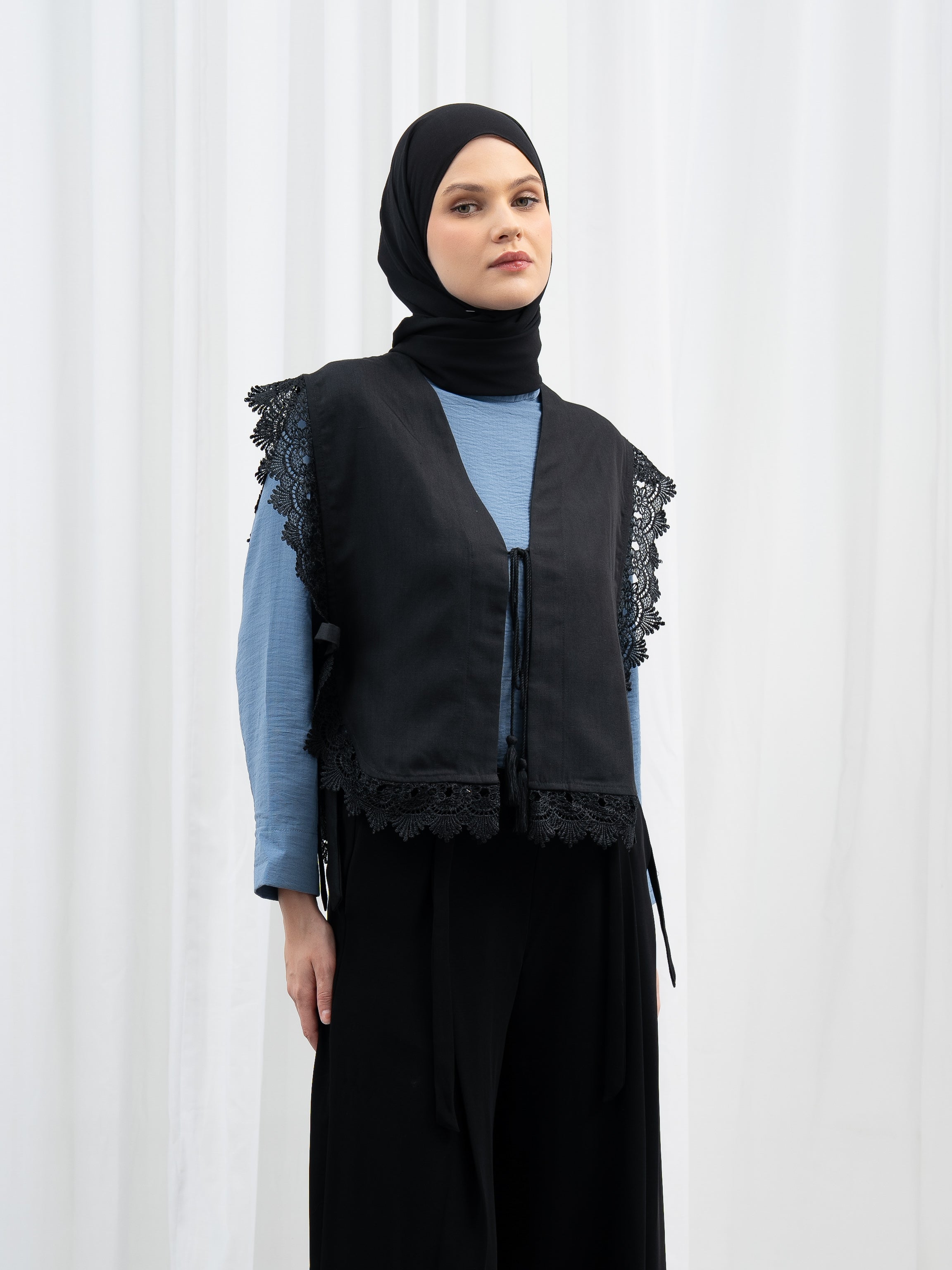 Cava Vest Black