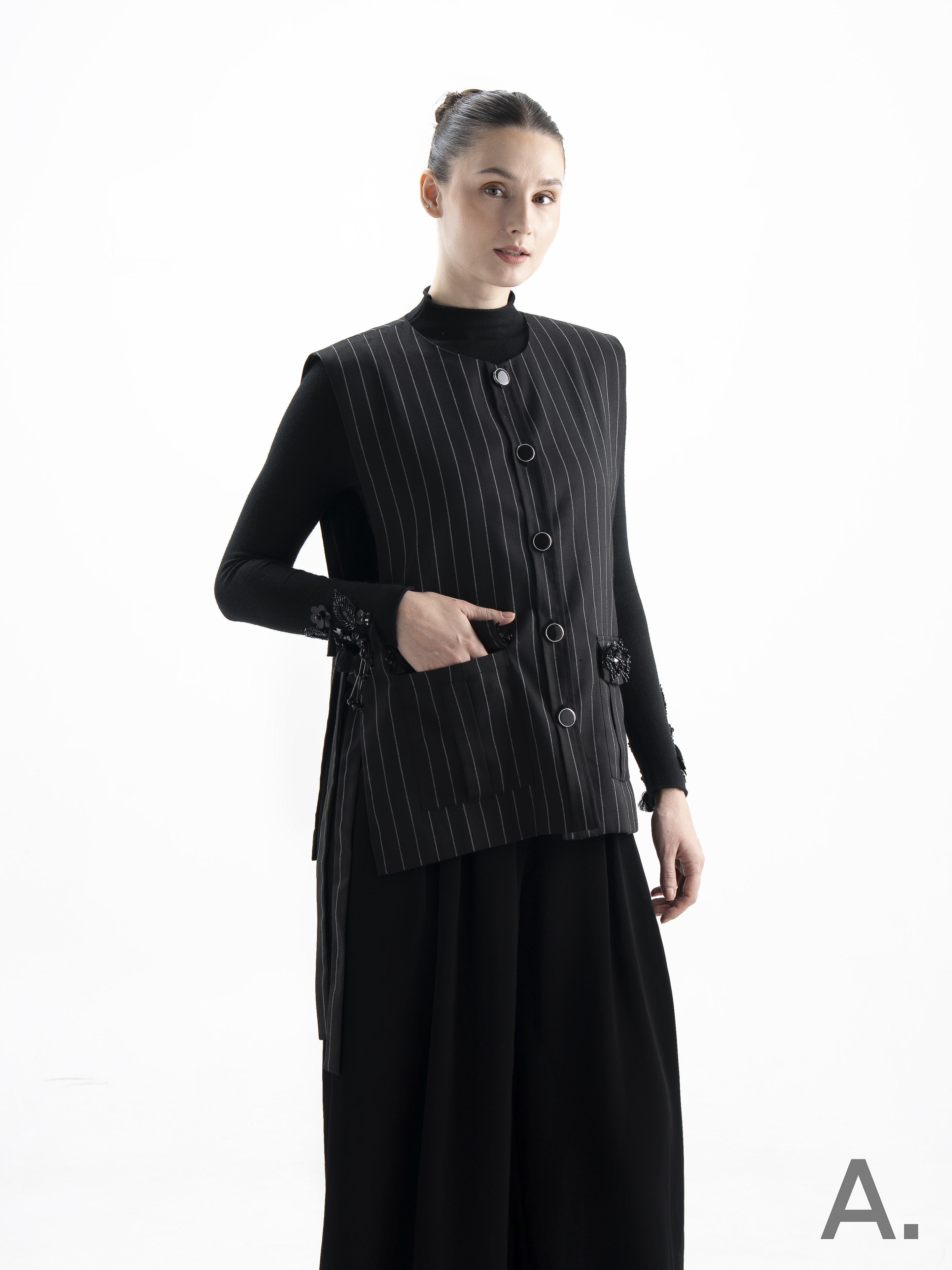 Bexya Vest Black