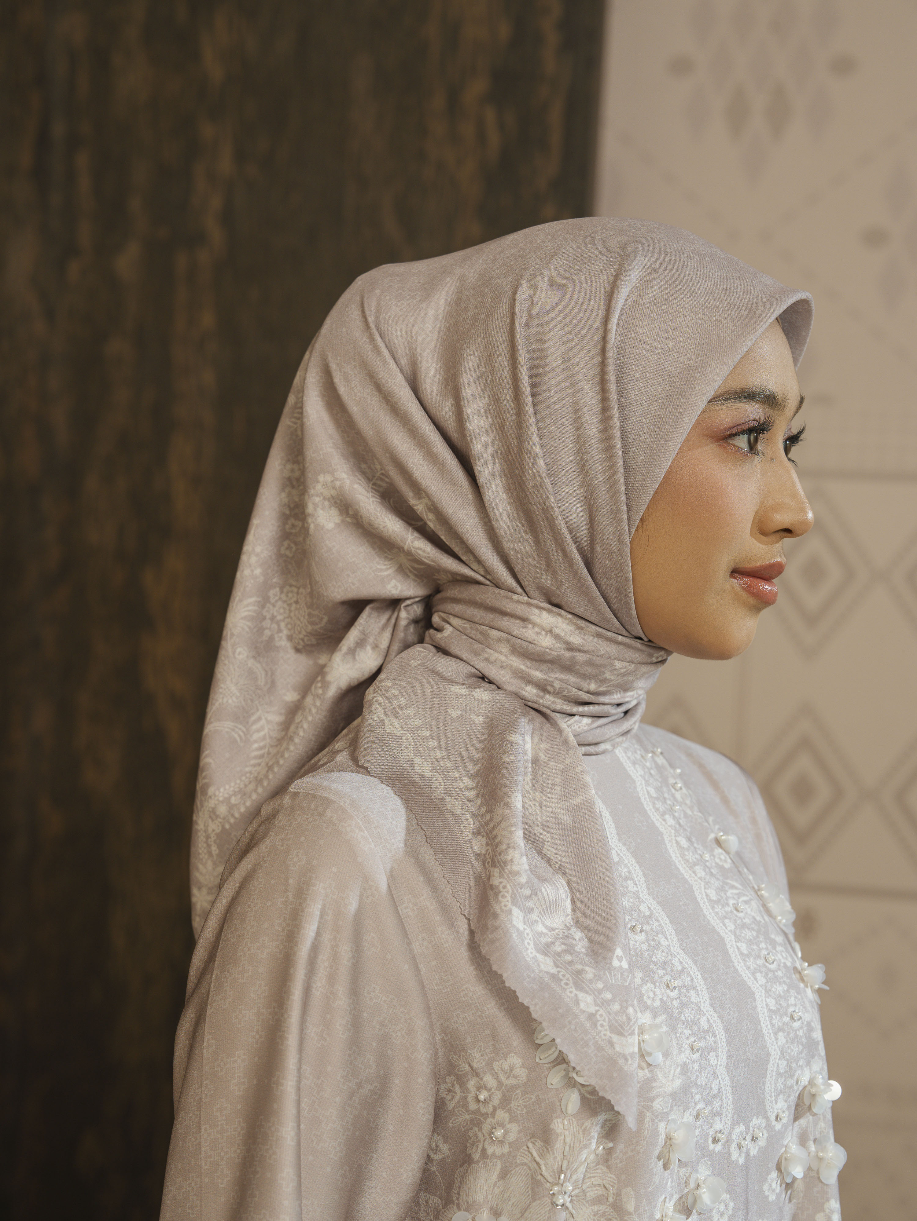 Arza Scarves Beige