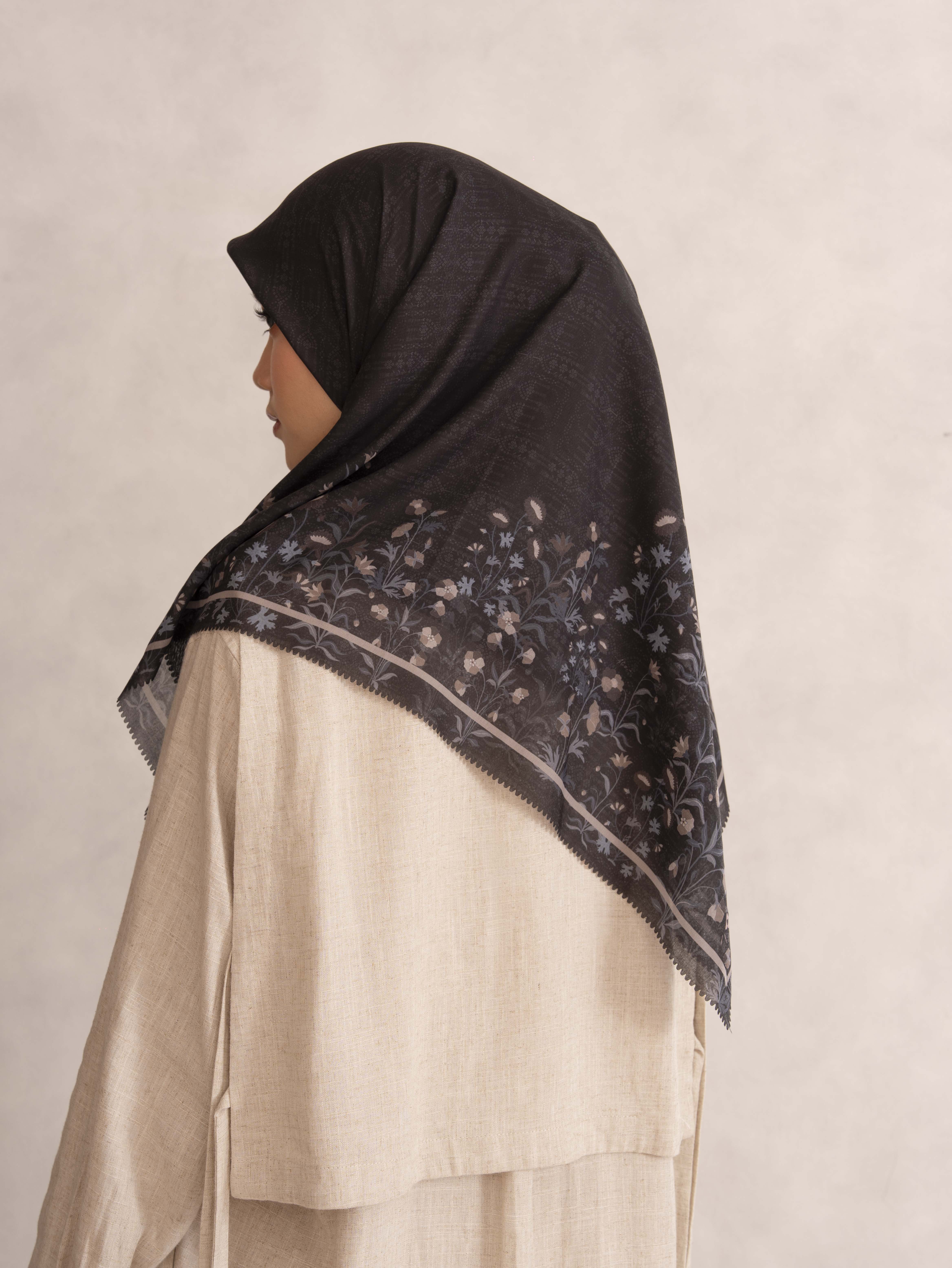 Serra Scarves Black