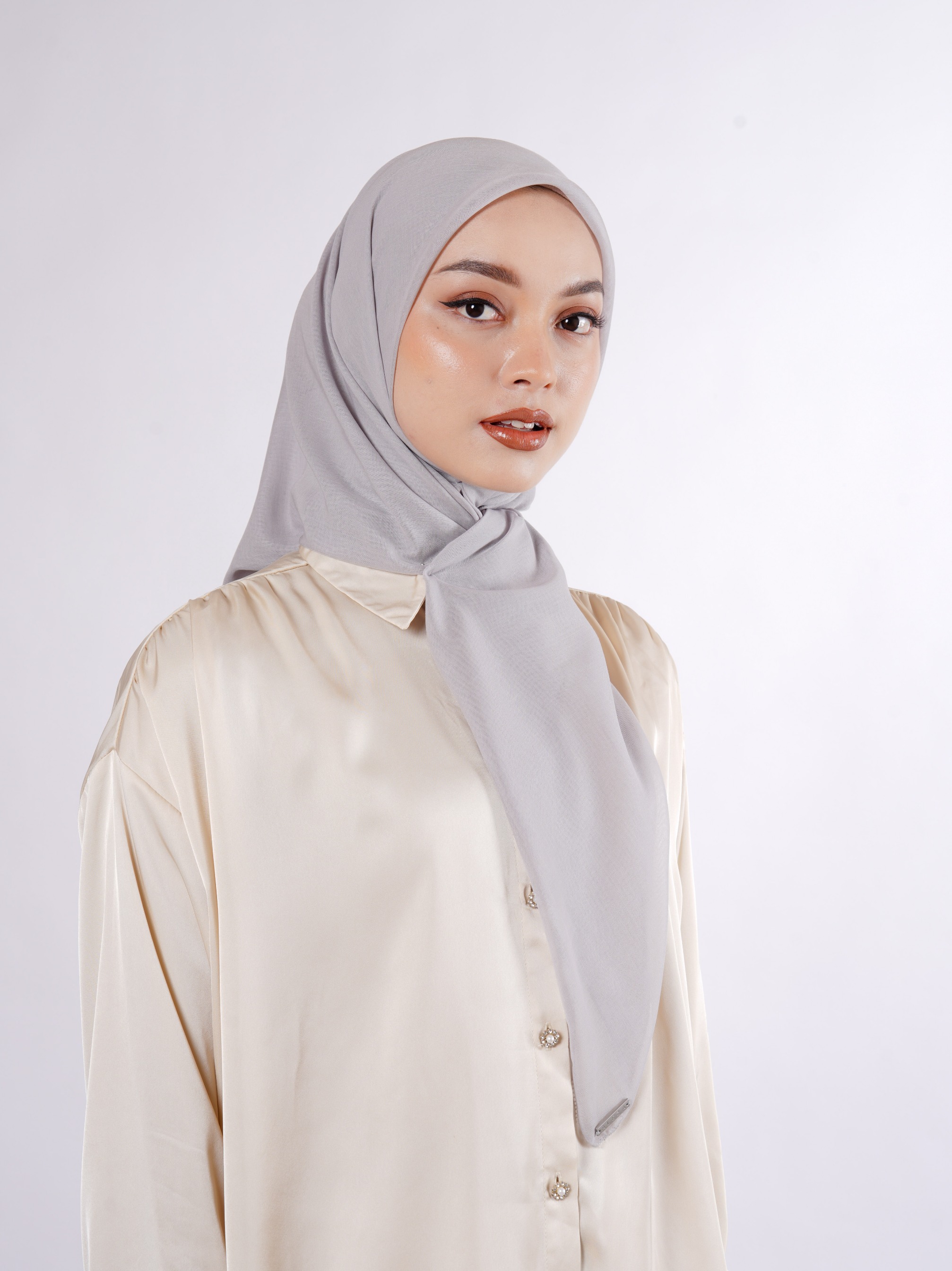 Eesha Scarves Gray