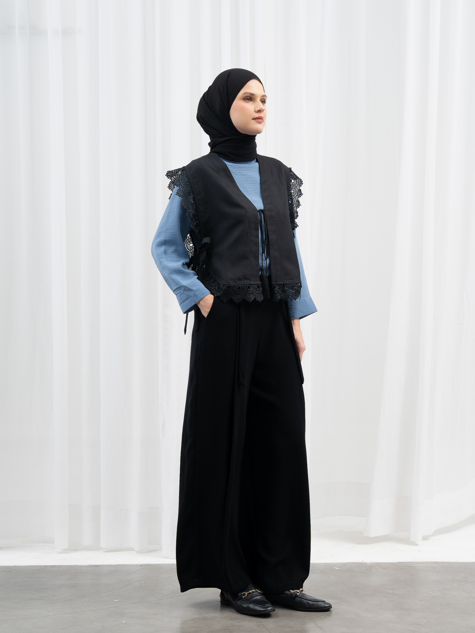 Cava Vest Black