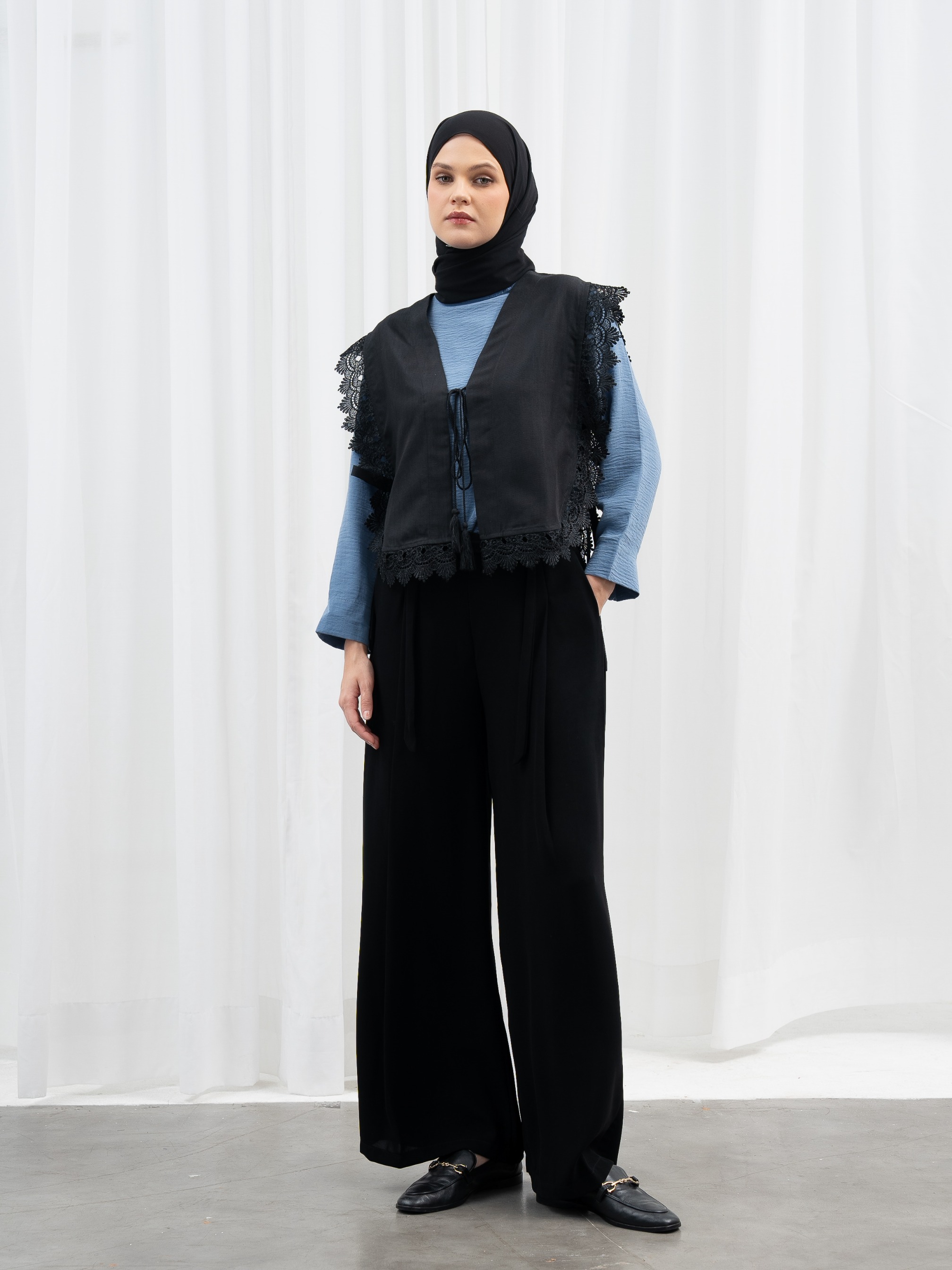 Cava Vest Black