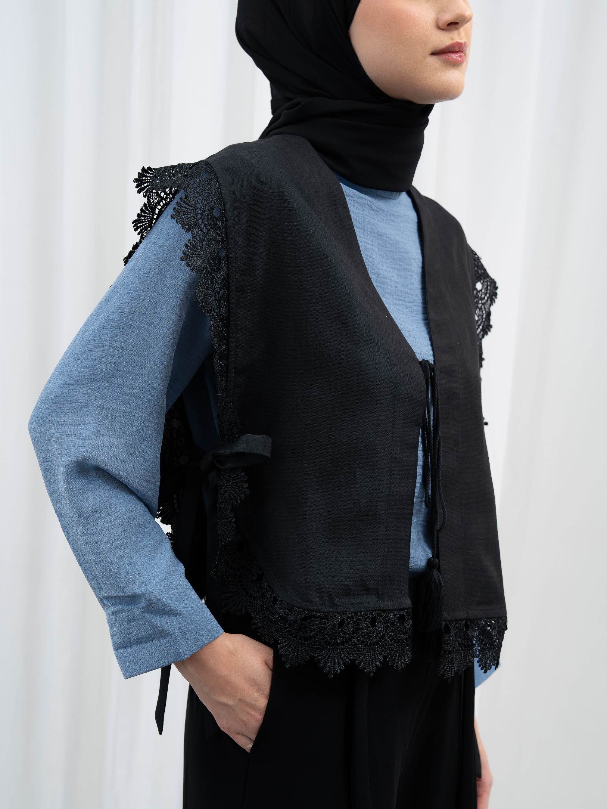 Cava Vest Black