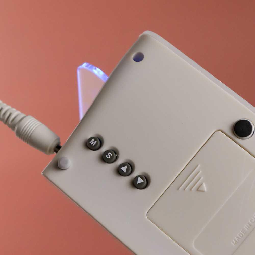 Satzuma Jam Alarm LCD dengan Papan Memo Display Bercahaya - Solusi Praktis Catat Pesan, Alarm, dan Tanggal, Desain Modern