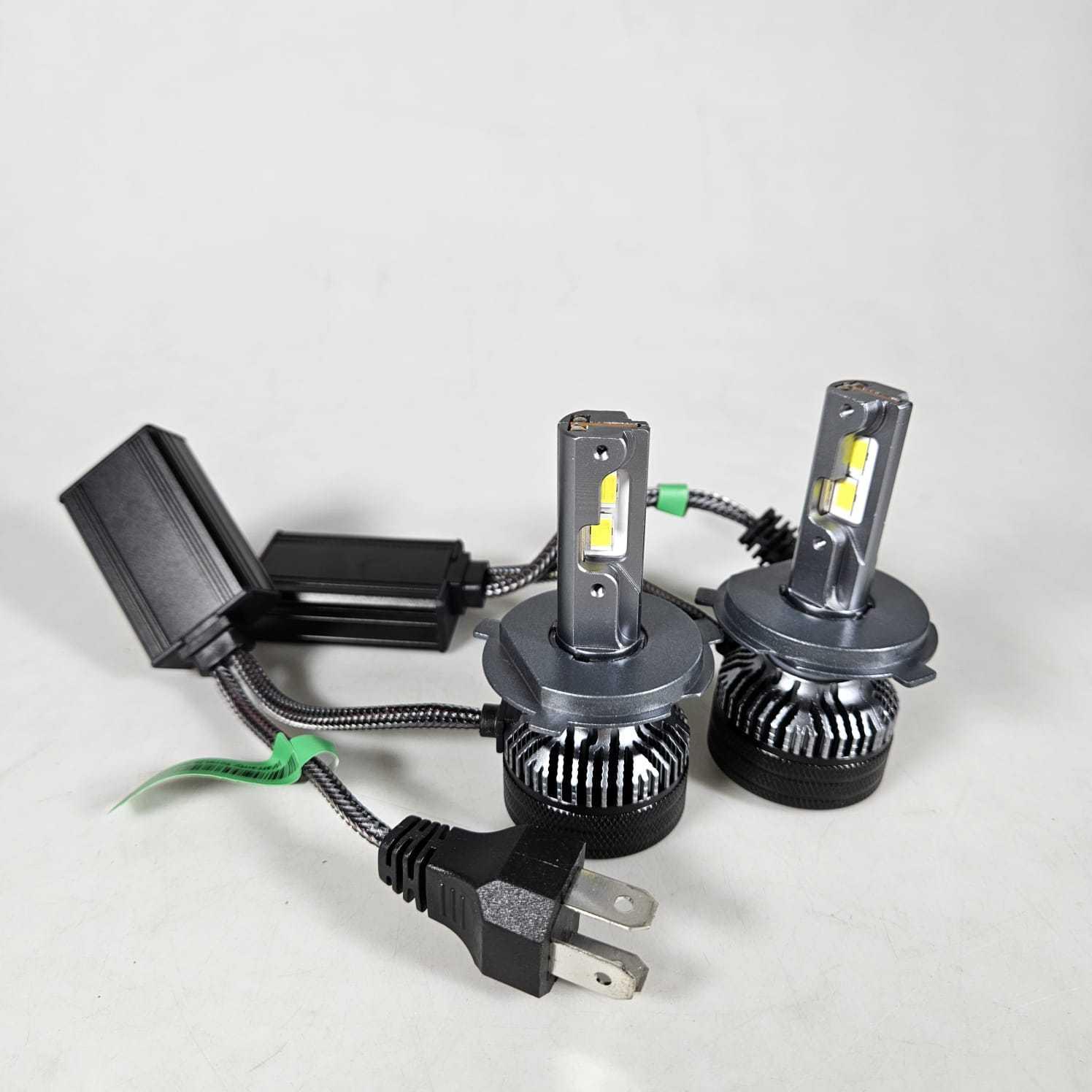 Allextreme Lampu Depan Mobil LED H4 Cool White 12V 100W T50, Pencahayaan Optimal untuk Perjalanan Malam