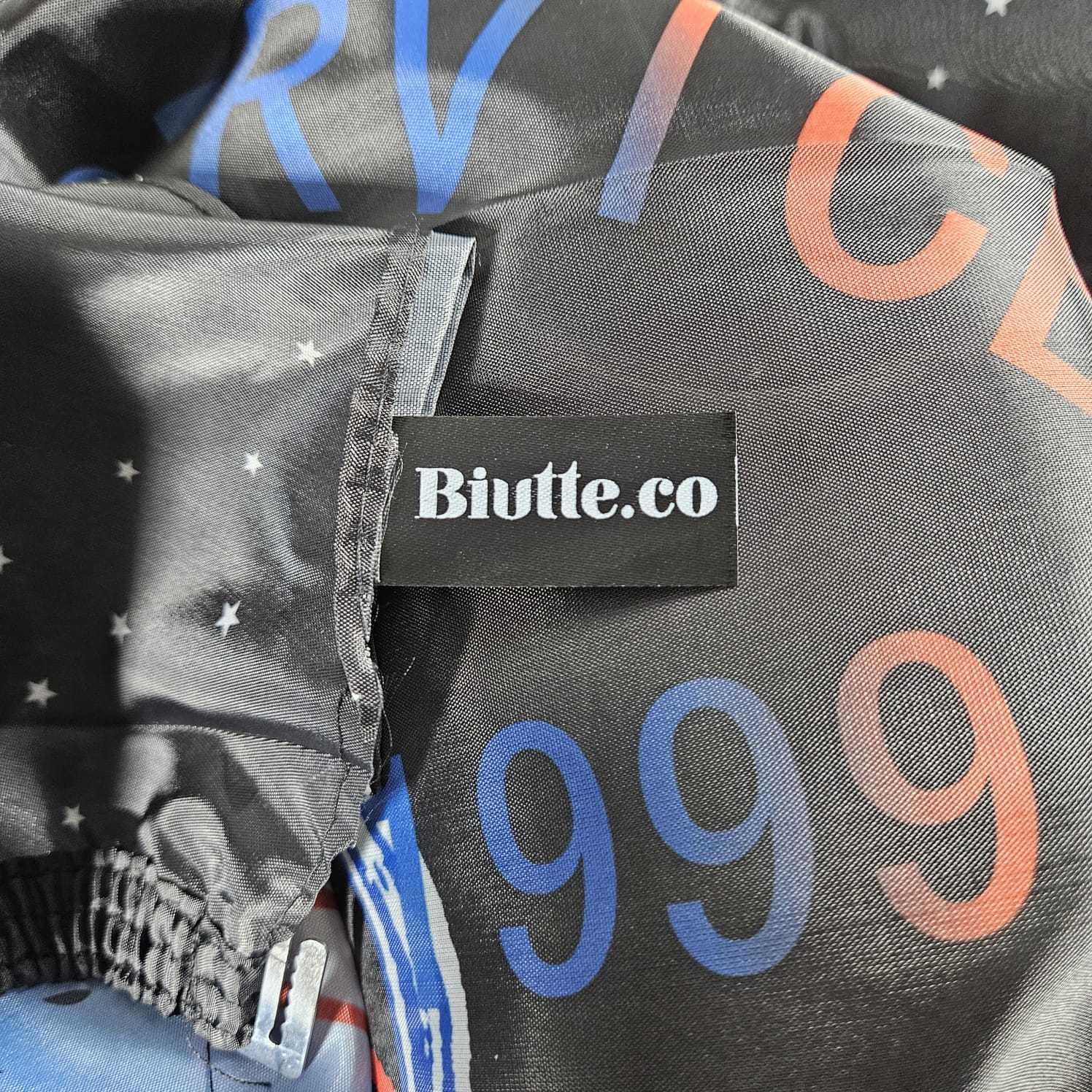 Biutte.co Jubah Apron Potong Rambut Kip Cape - Perlindungan Penuh, Desain Strip Barbershop