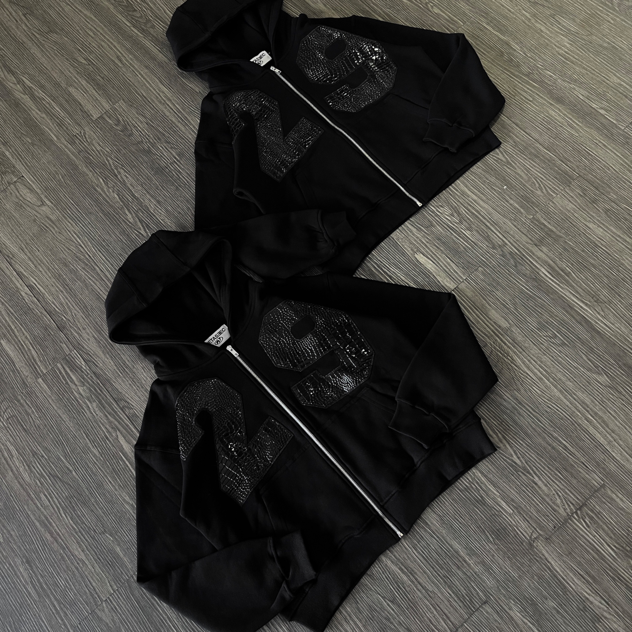 BOXY HOODIE NETASEEC - 29CLUB BLACK ON BLACK