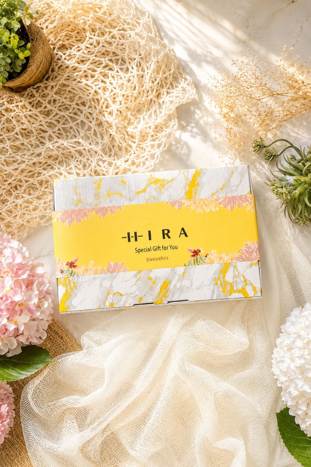 Mukena Rumah Senja White & Box Hampers Exclusive Hadiah- Mukena Silk Daily Prayer Set