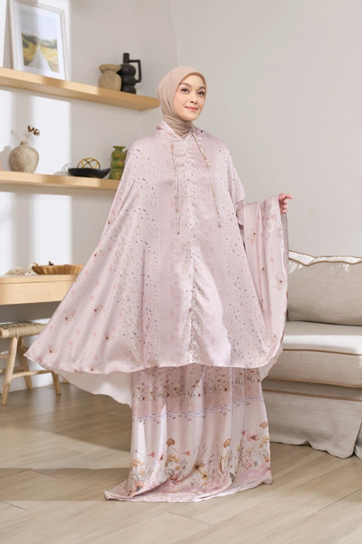 Image of Mukena Rumah Senja Cream & Box Hampers Exclusive Hadiah- Mukena Silk Daily Prayer Set 