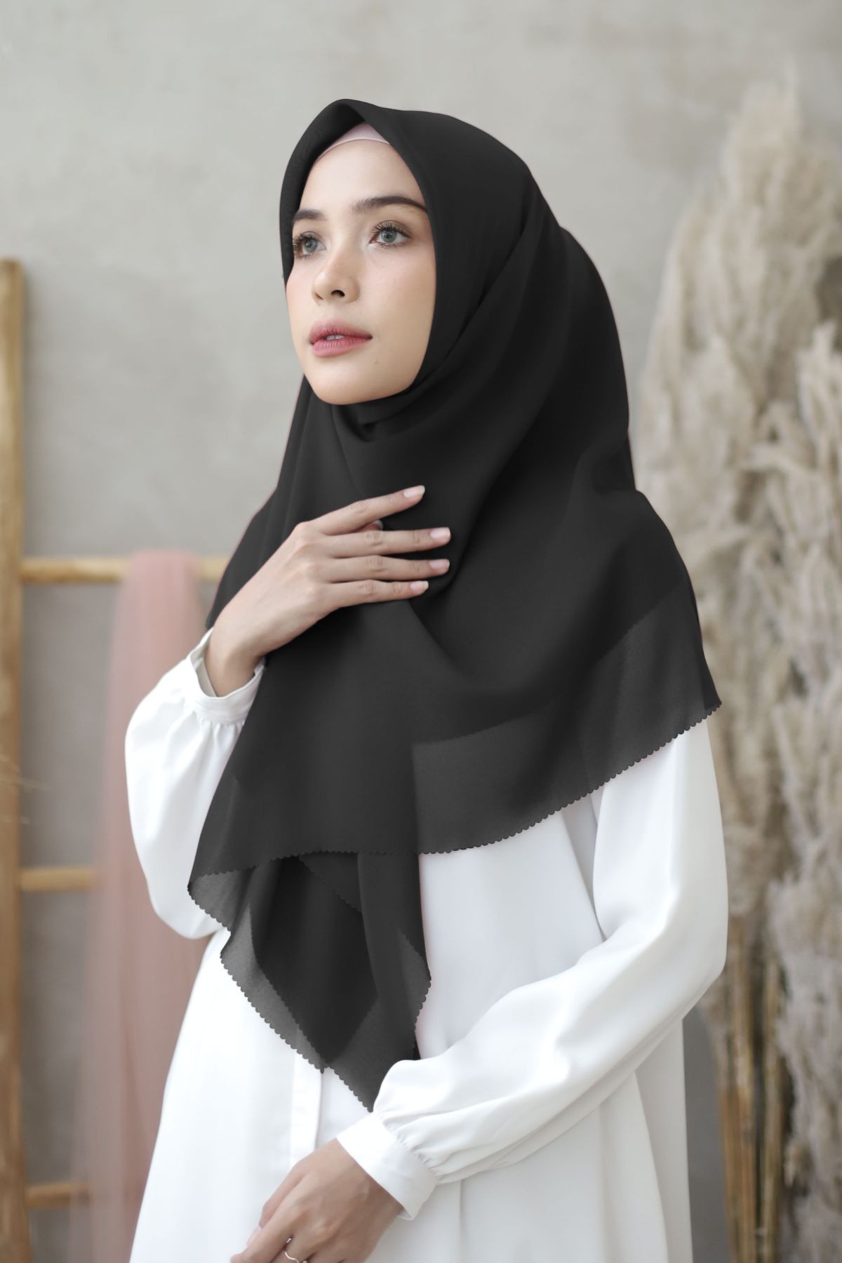 HIRA - Segi Empat Hana  Hijab Lasercut Polycotton Voal Paris