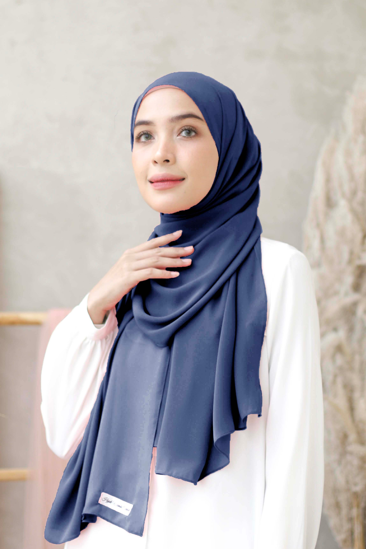 HIRA - Pashmina Cyra Hijab | Cerutti Babydoll Polos