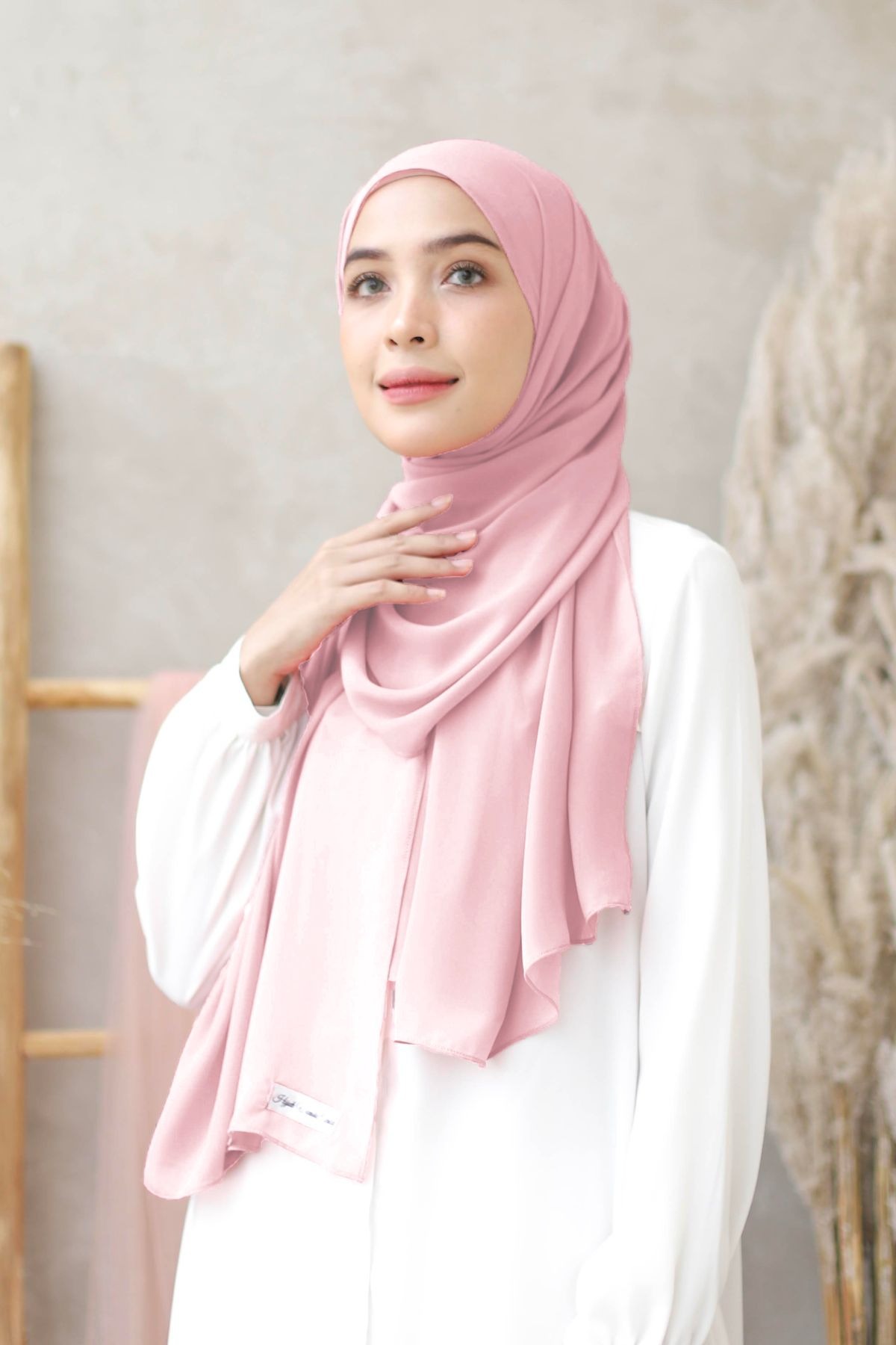 HIRA - Pashmina Cyra Hijab | Cerutti Babydoll Polos