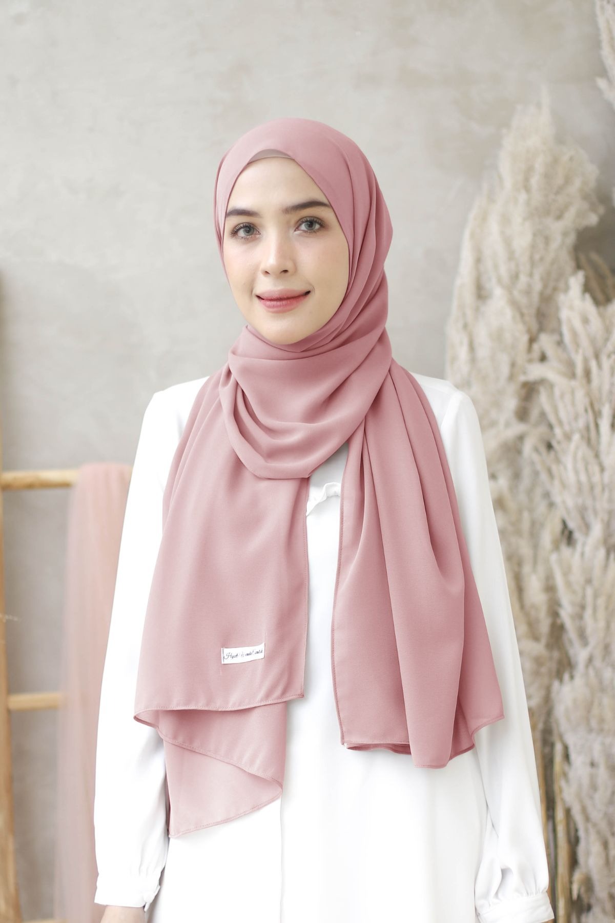 HIRA - Pashmina Cyra Hijab | Cerutti Babydoll Polos