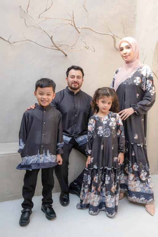 Image of Family Riuh Kota - Black
