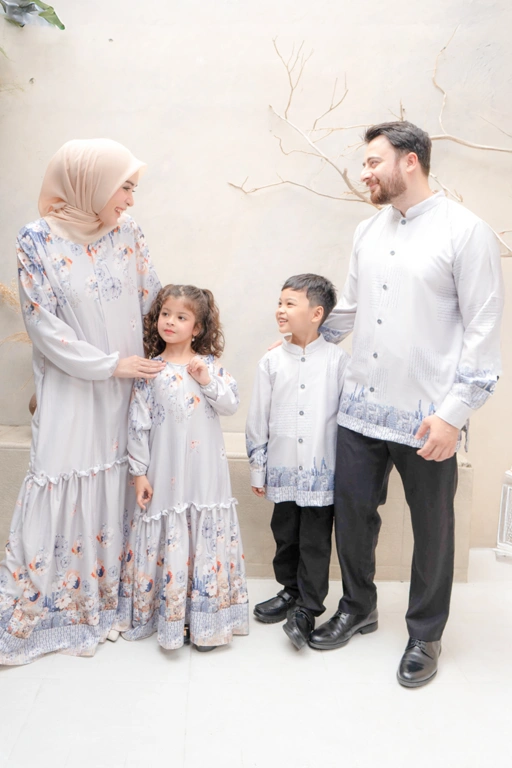 Image of Family Riuh Kota - Grey