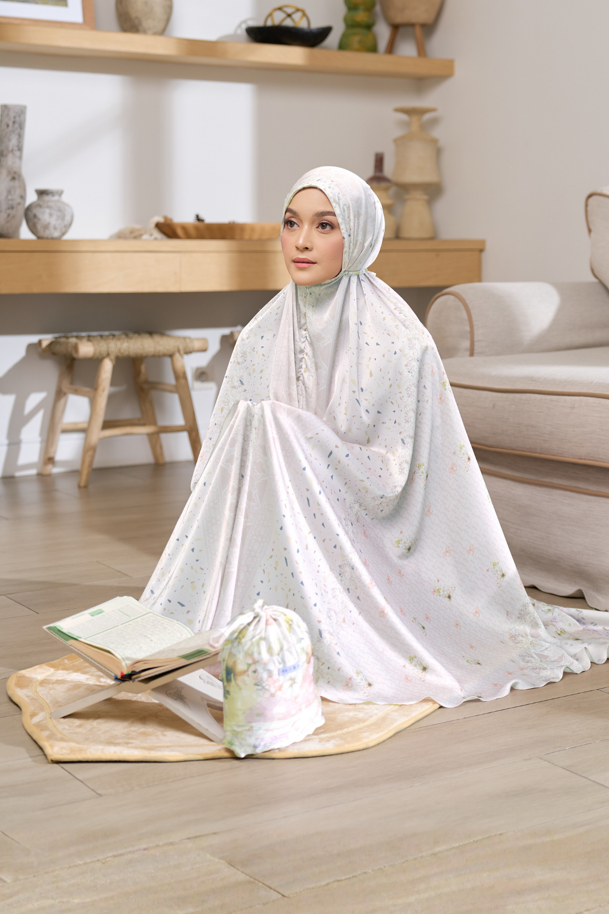 Mukena Rumah Senja White & Box Hampers Exclusive Hadiah- Mukena Silk Daily Prayer Set