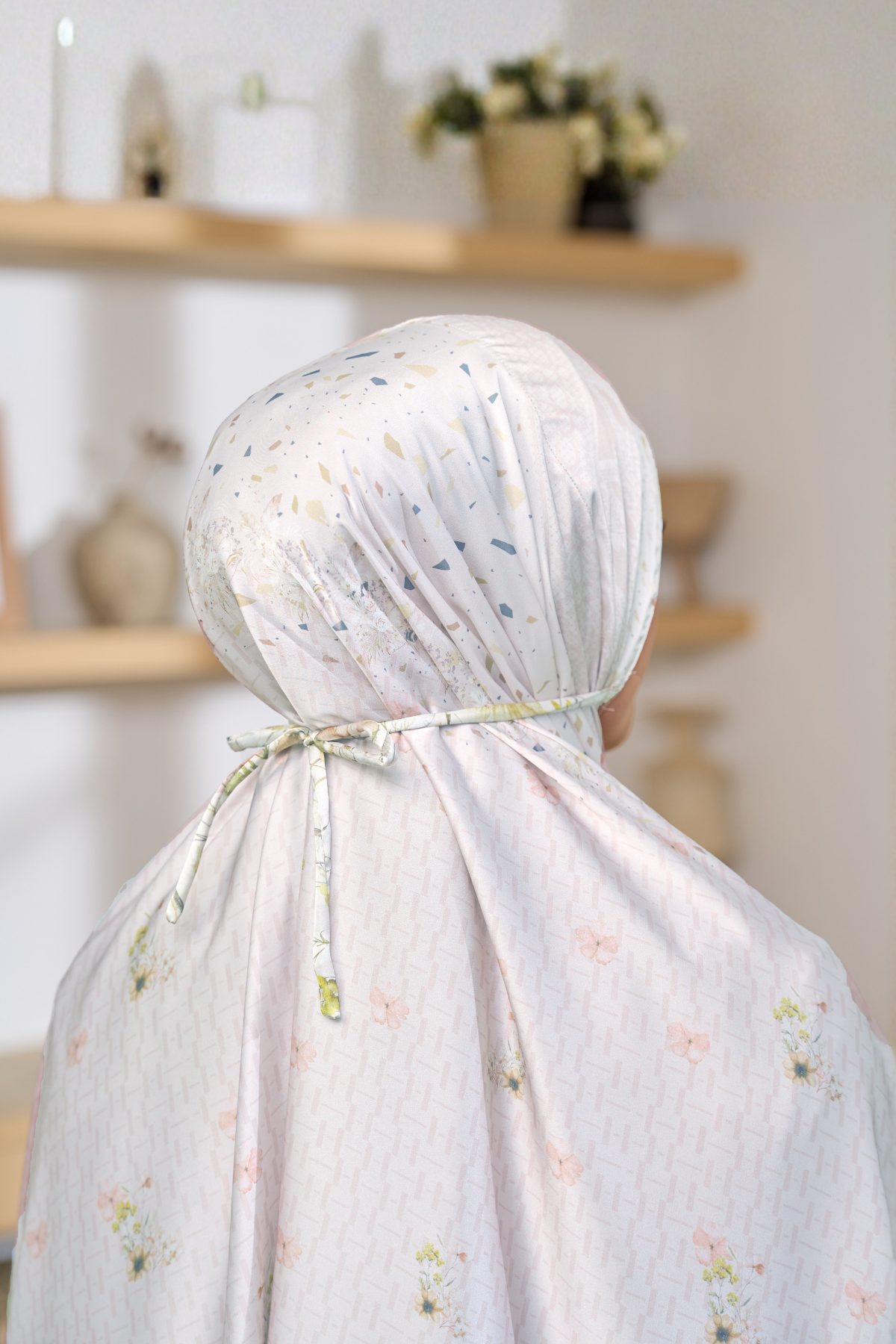 Mukena Rumah Senja White & Box Hampers Exclusive Hadiah- Mukena Silk Daily Prayer Set