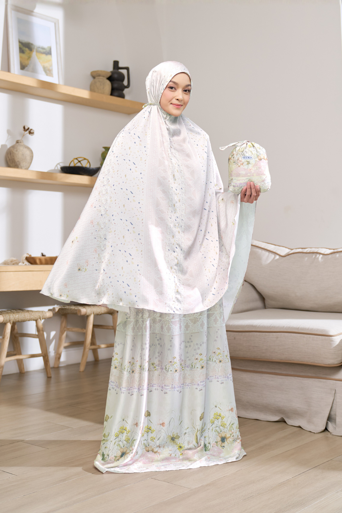 Mukena Rumah Senja White & Box Hampers Exclusive Hadiah- Mukena Silk Daily Prayer Set
