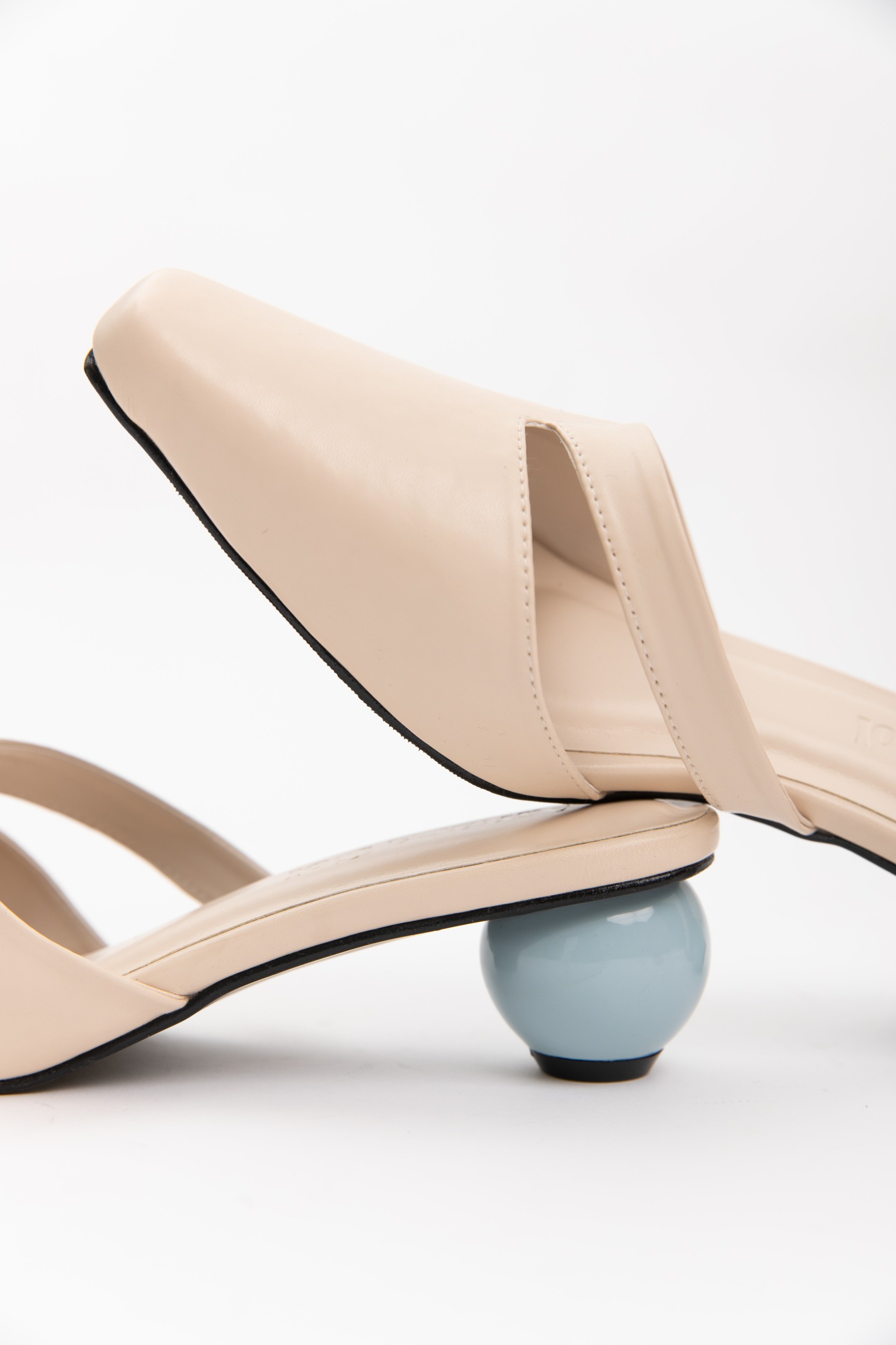 Inez Heel