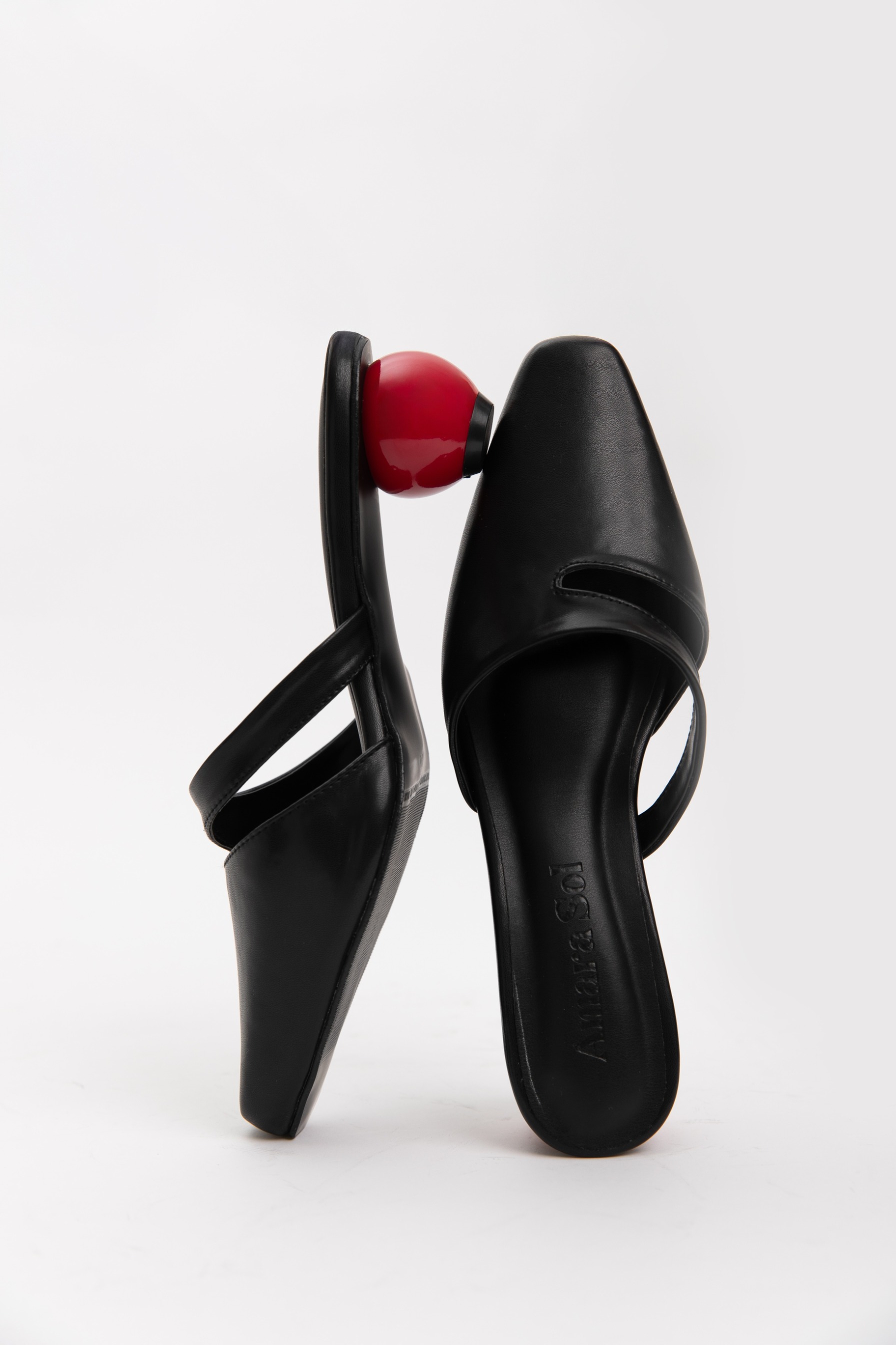 Inez Heel