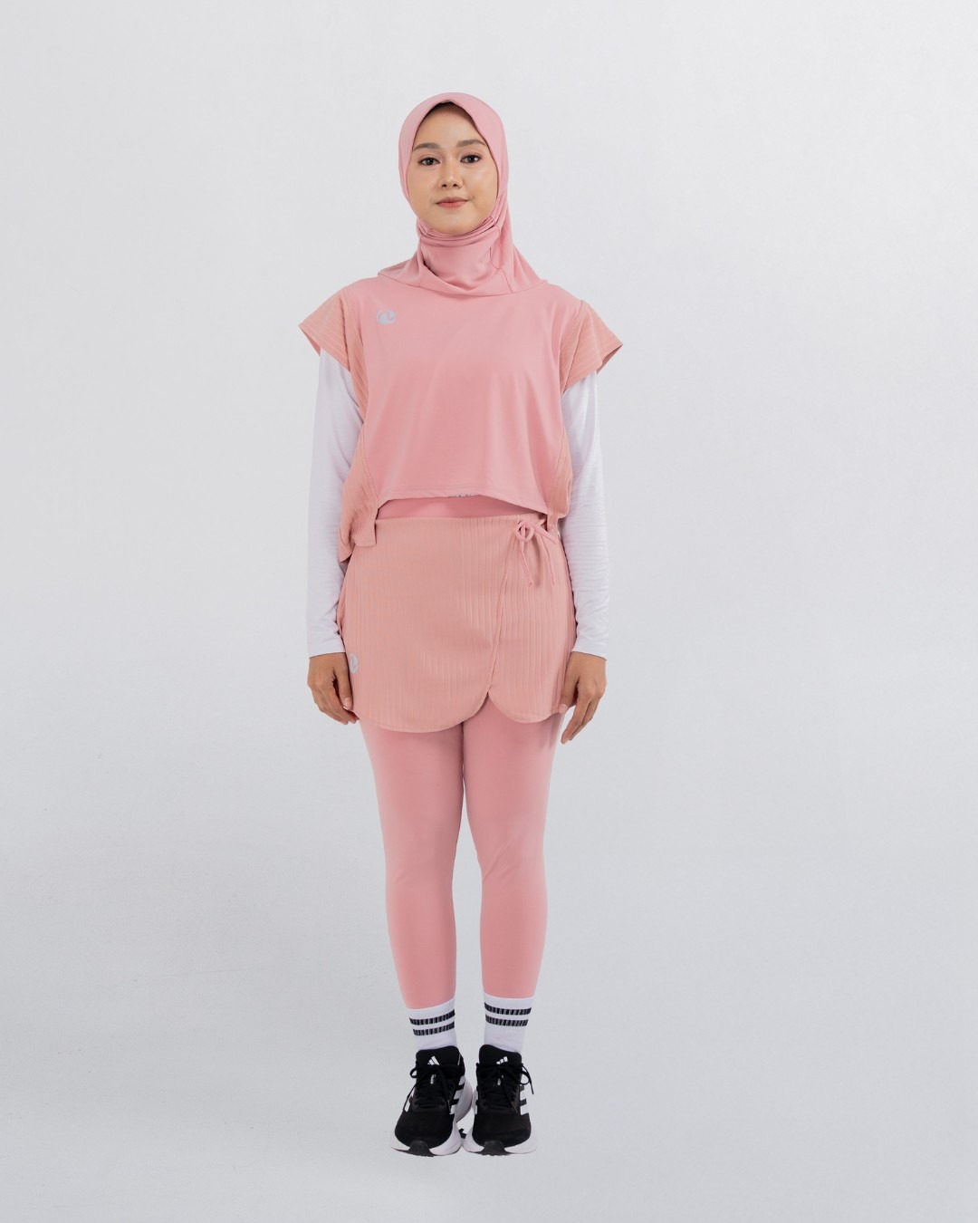 Serena Motion Fit Soft Pink – One Set (Vest Hijab dan Legging Rok)