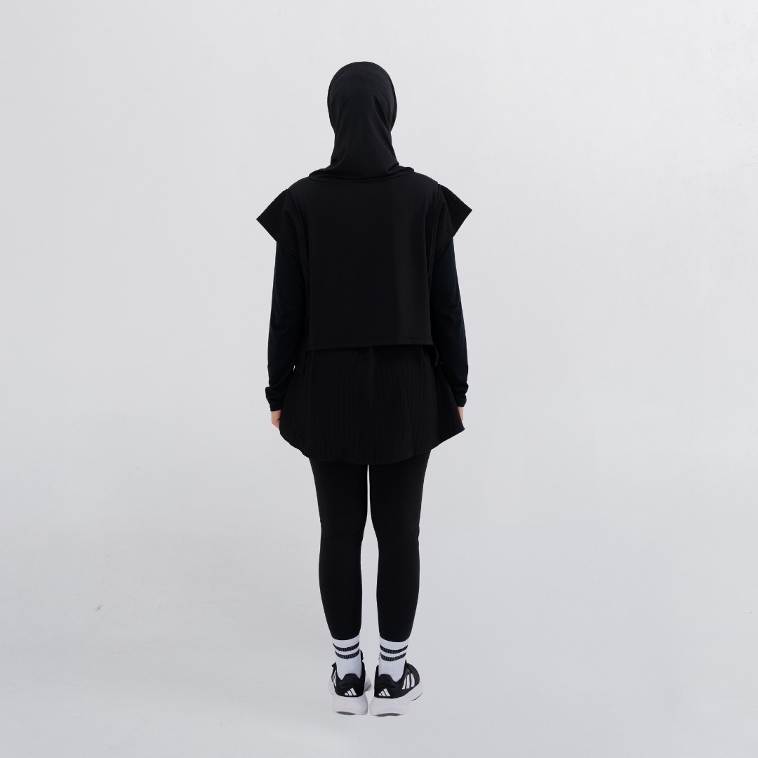 Serena Motion Fit Black – One Set (Vest Hijab dan Legging Rok)