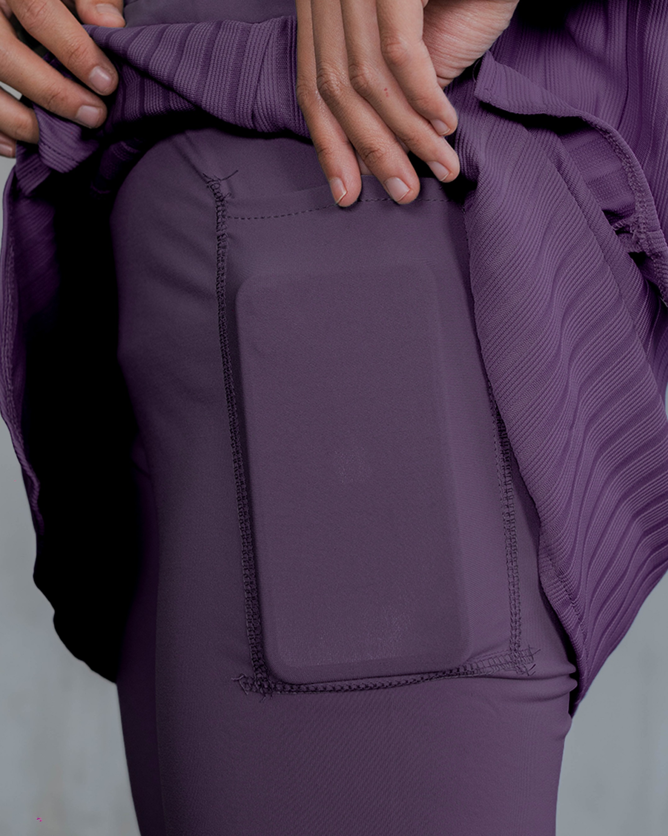 Serena Motion Fit Plum – One Set (Vest Hijab dan Legging Rok)