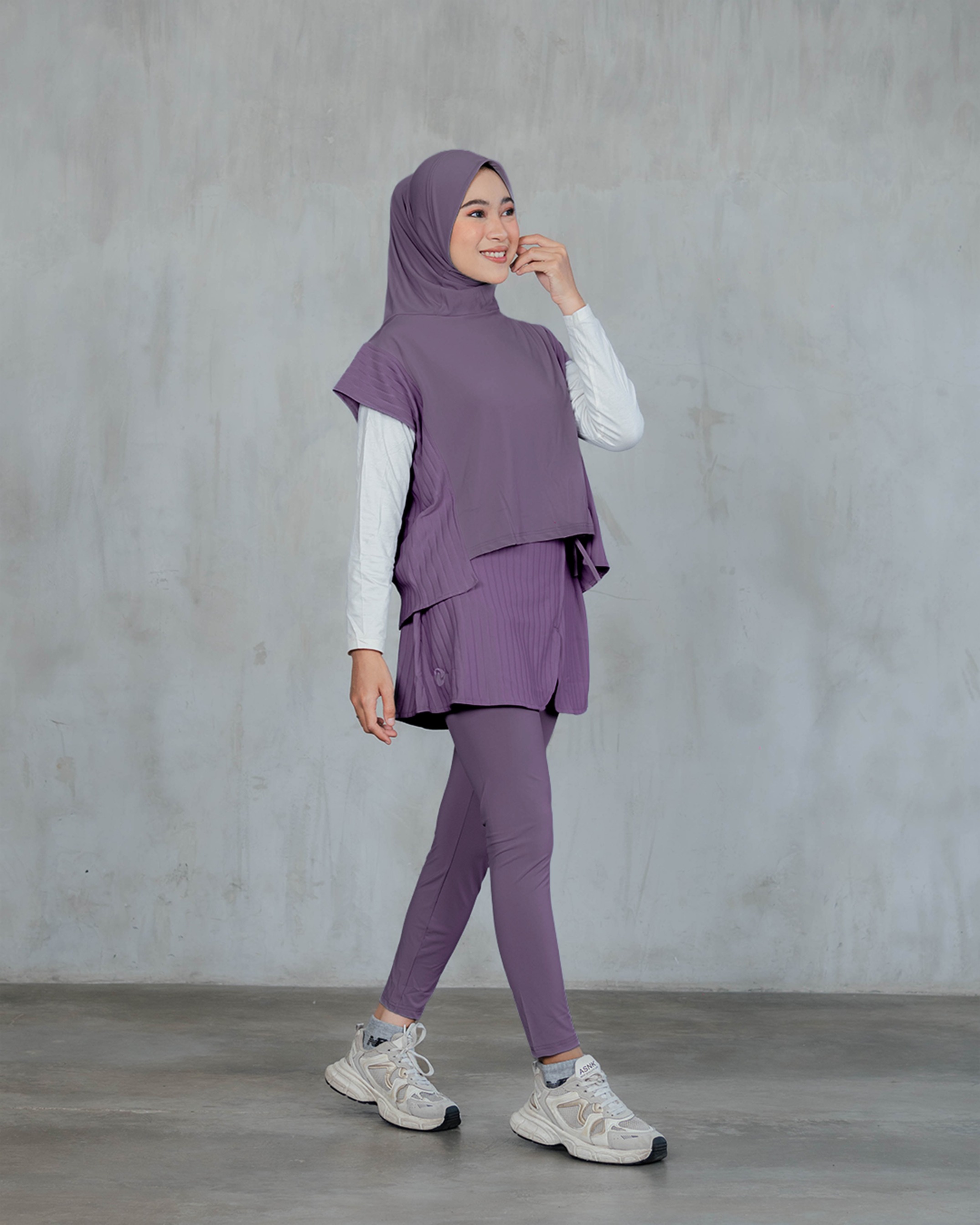Serena Motion Fit Plum – One Set (Vest Hijab dan Legging Rok)