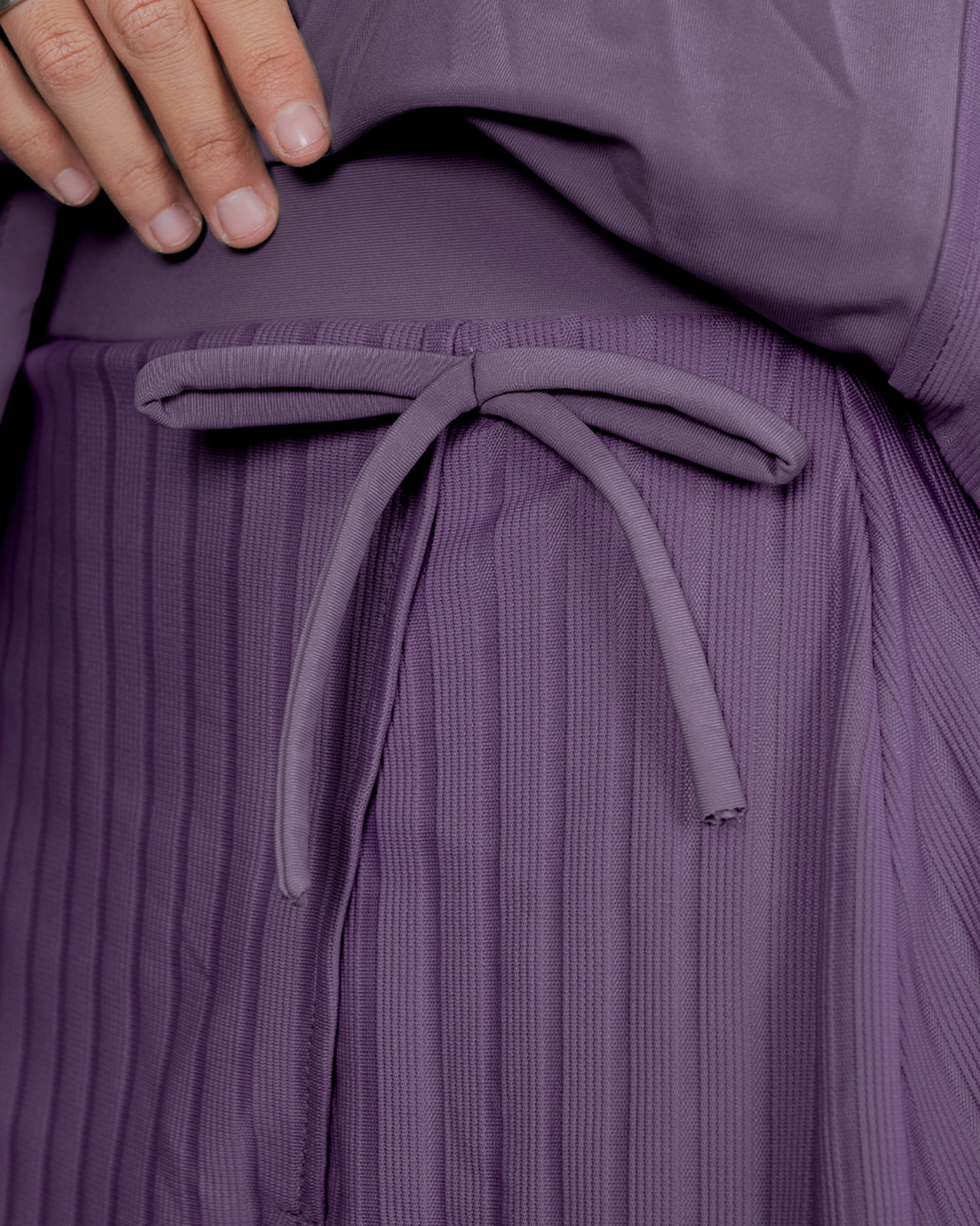 Serena Motion Fit Plum – One Set (Vest Hijab dan Legging Rok)