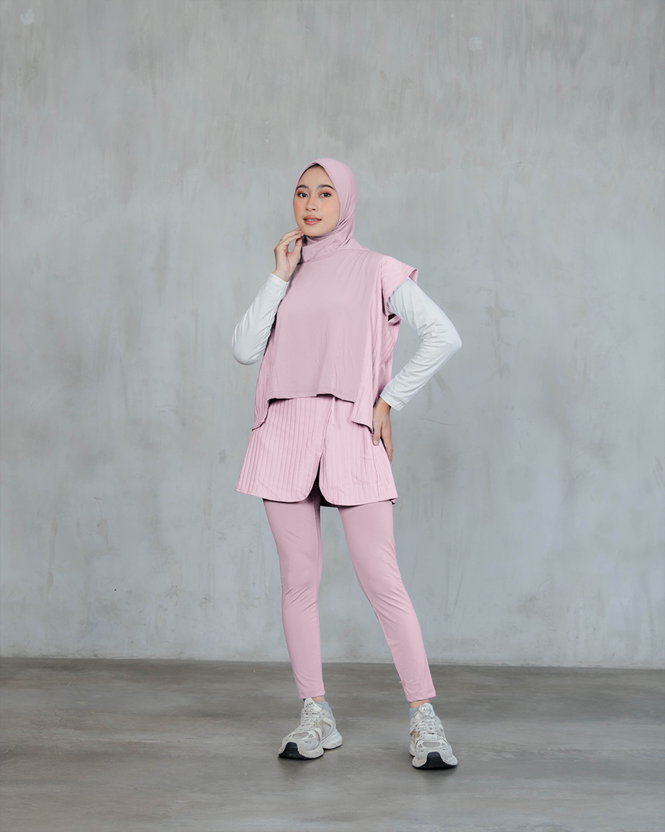 Serena Motion Fit Soft Pink – One Set (Vest Hijab dan Legging Rok)