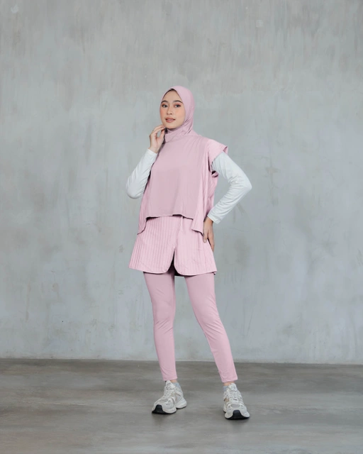 Image of Serena Motion Fit Soft Pink – One Set (Vest Hijab dan Legging Rok)