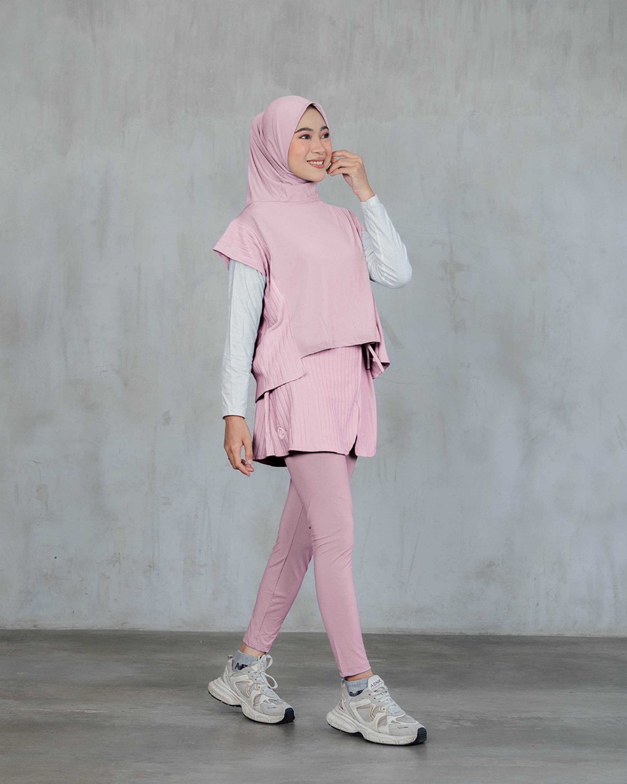 Serena Motion Fit Soft Pink – One Set (Vest Hijab dan Legging Rok)